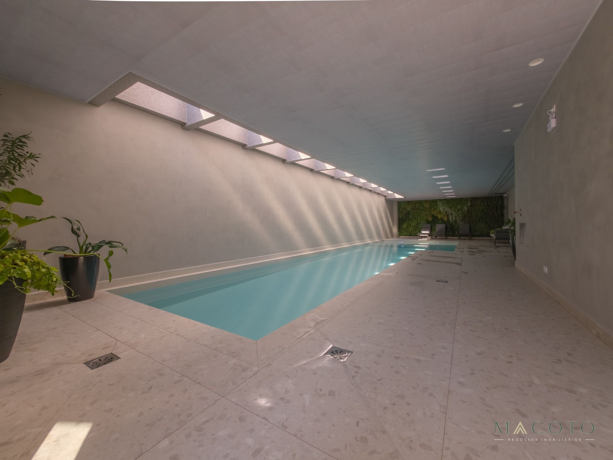 Piscina coberta do NEO House — foto 1