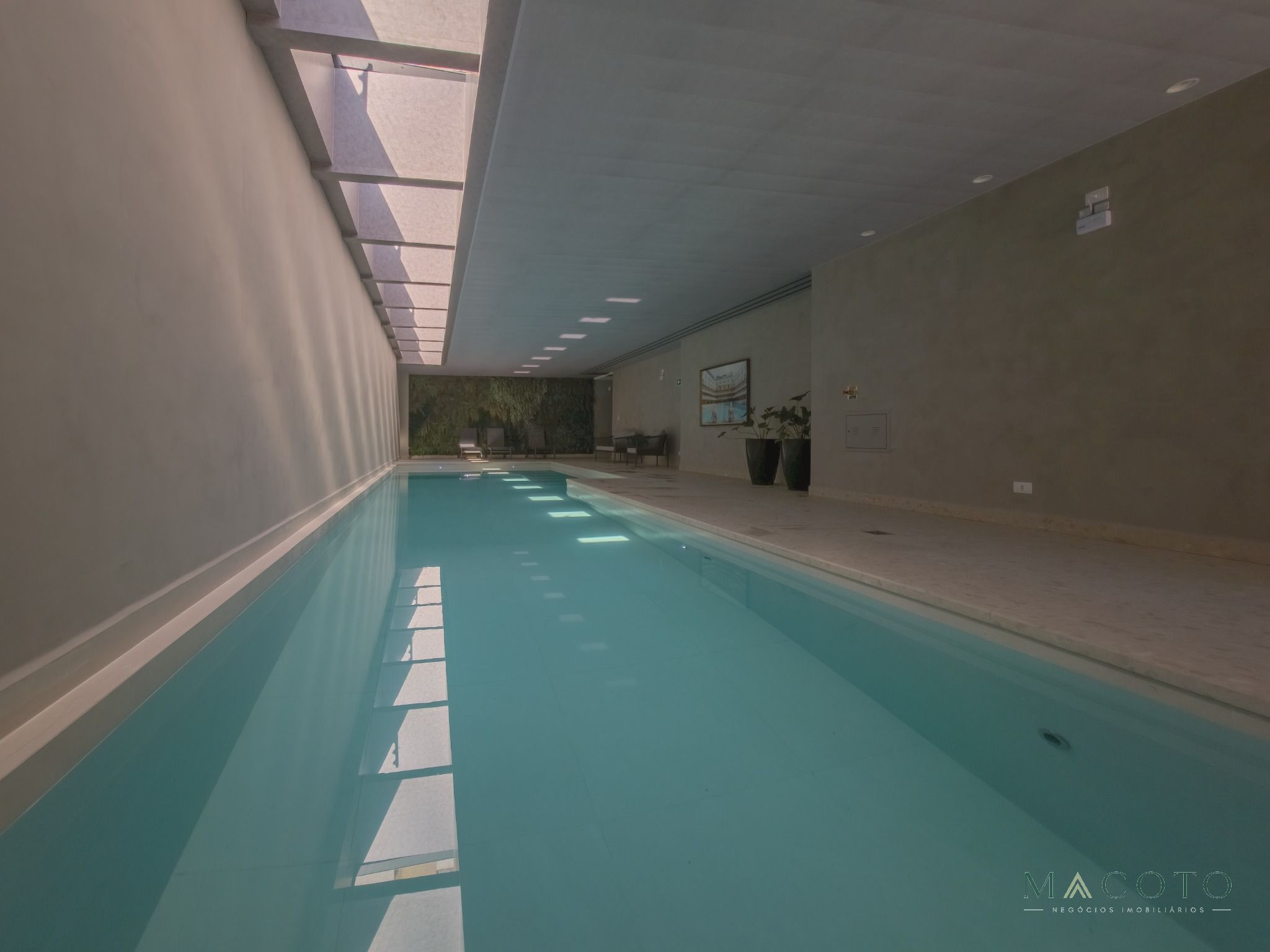 Piscina coberta do NEO House — foto 3